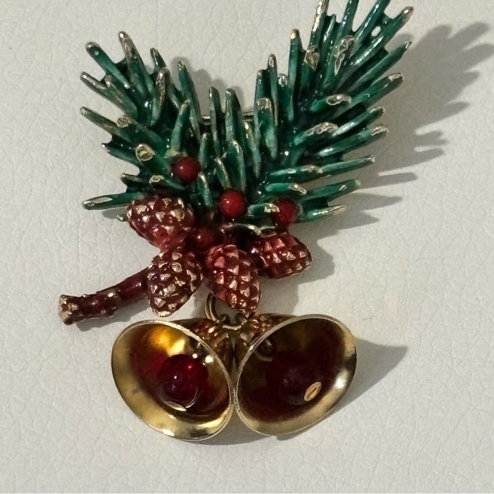 ART holiday brooch vintage enamel